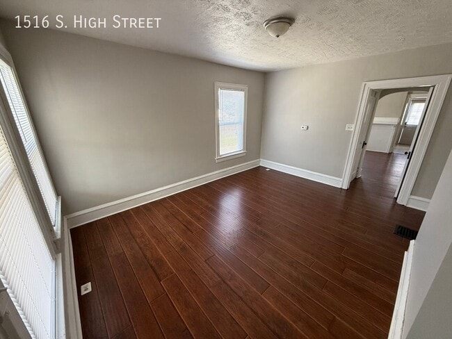 1516 S High St