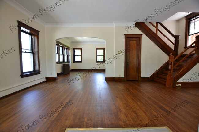 Photo - 208 N Hickory St