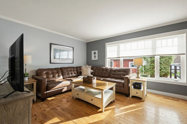 Photo - 8212-8298 98 Ave NW Unit SI ID1340544P