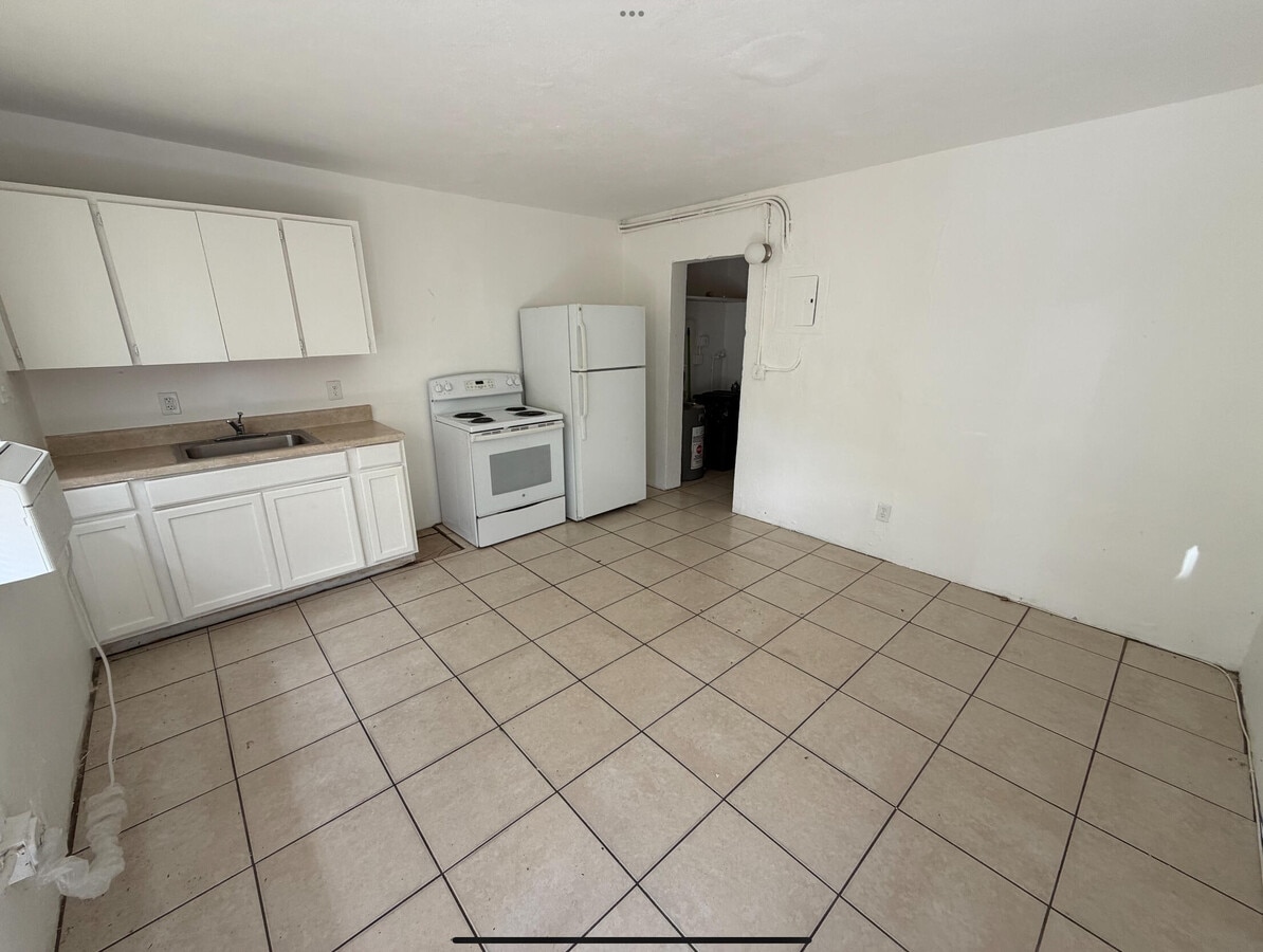 Photo - 1100 NW 7th St Unit 2