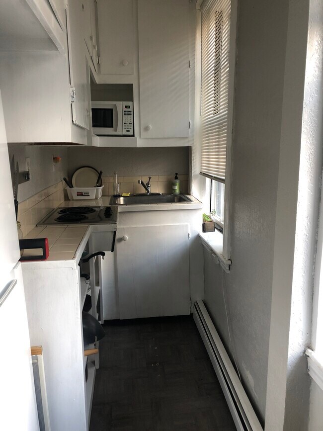 Building Photo - 30 Anderson St Unit 3-2
