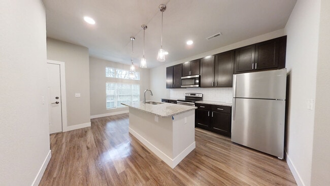 200 Vine St - 200 Vine St Townhomes