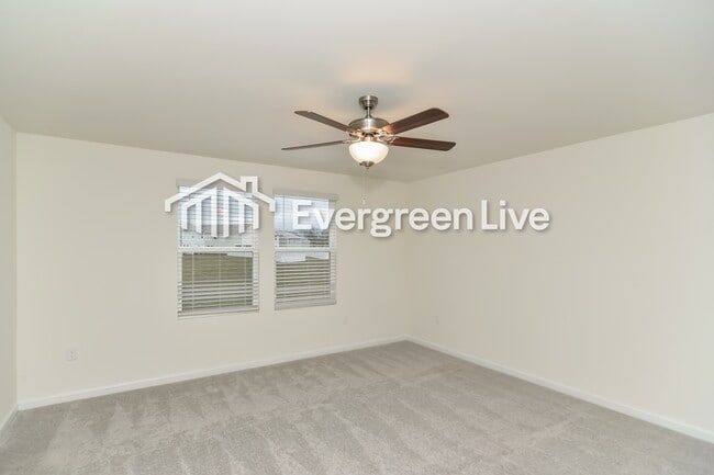 Photo - 154 Snowdrop Ave