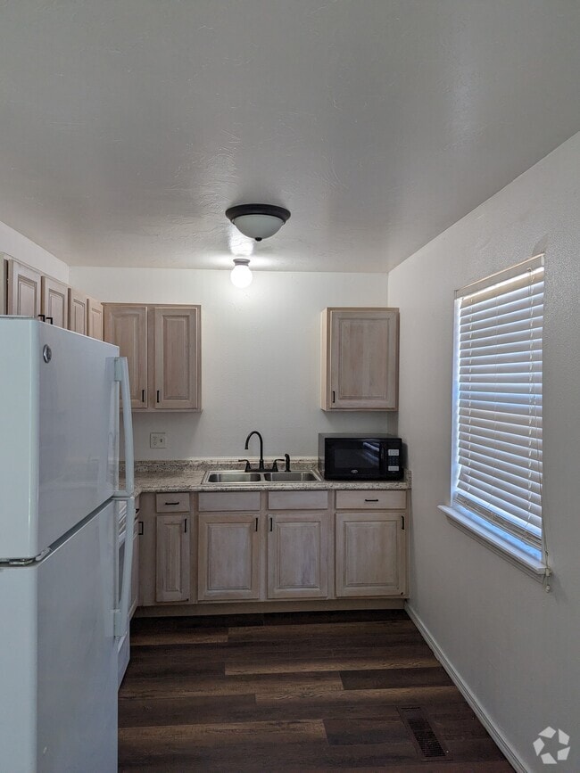 Building Photo - 304 Vicksburg Cir Unit A Rental