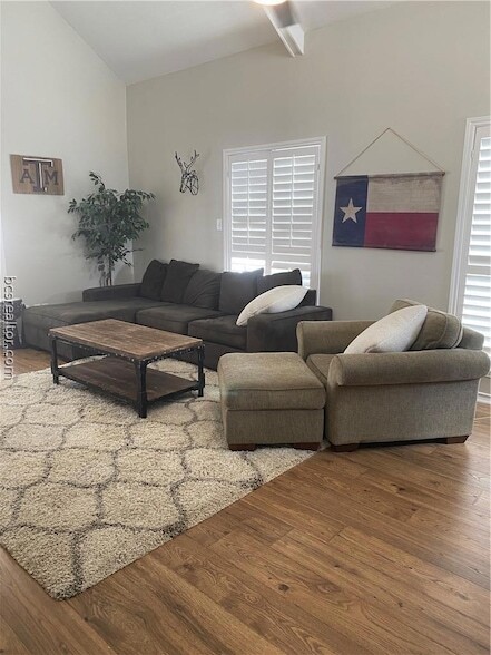 Photo - 300 Cooner St