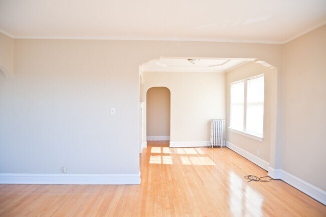 Photo - 1720 E Newton Apartments