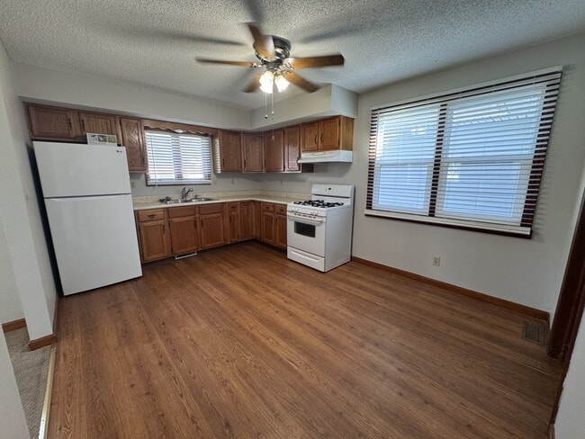 Photo - 301 Willow St