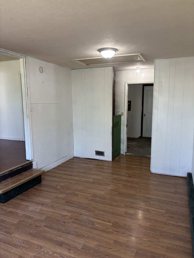 Photo - 1827 E McFarland St