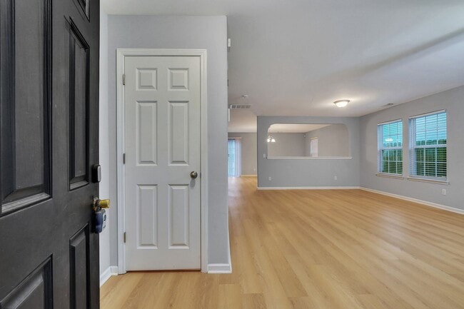 Photo - Beautiful Waterfront Property in Lake Shore