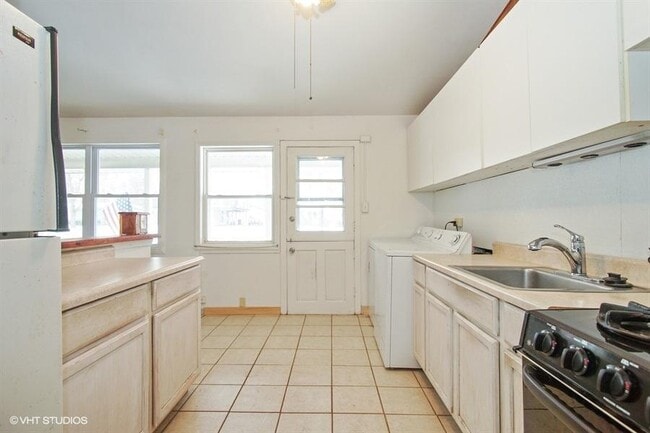Photo - 2205 Fulle St