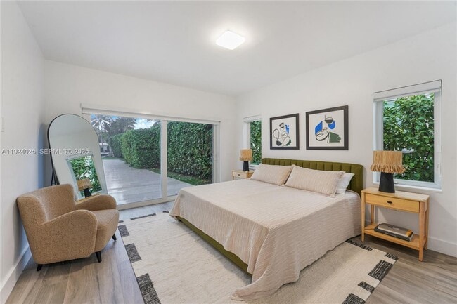 Photo - 801 NE 76th St