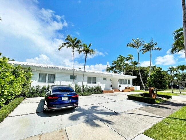 Photo - 290 Shore Dr E