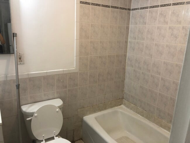 Bathroom - 132 Voss Ave Unit 1