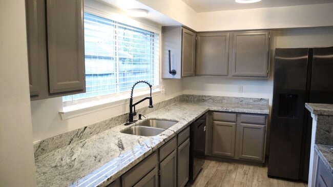 Photo - 2515 Edgedale Dr