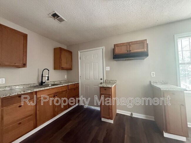 Photo - 2076 Goff Ave