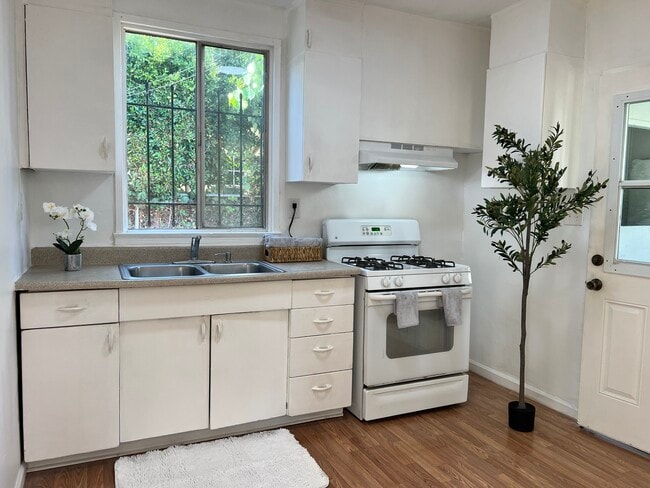 Photo - 2209 S Ridgeley Dr