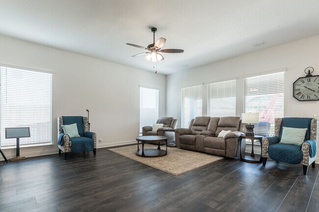 Photo - Gorgeous 4 bed, 3 bath home in Wild Ranch - with Community Lazy River!