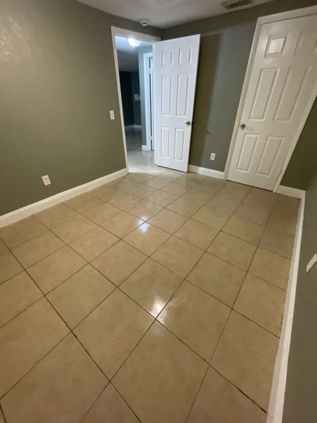 Photo - Palm River 2/1 Duplex- Move-In Ready! Apply FOR FREE today! Unit B