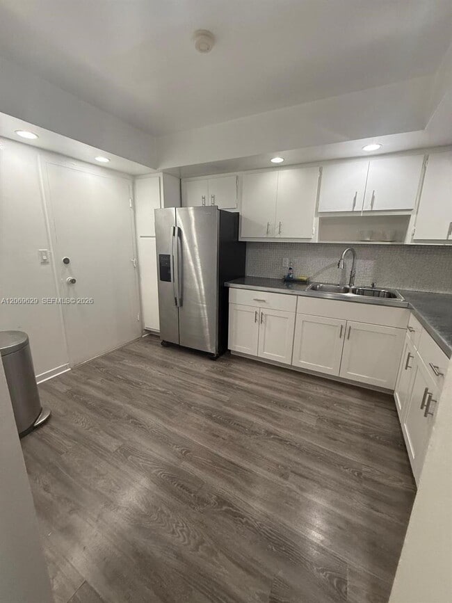 Building Photo - 1351 NE Miami Gardens Dr Unit 1113E