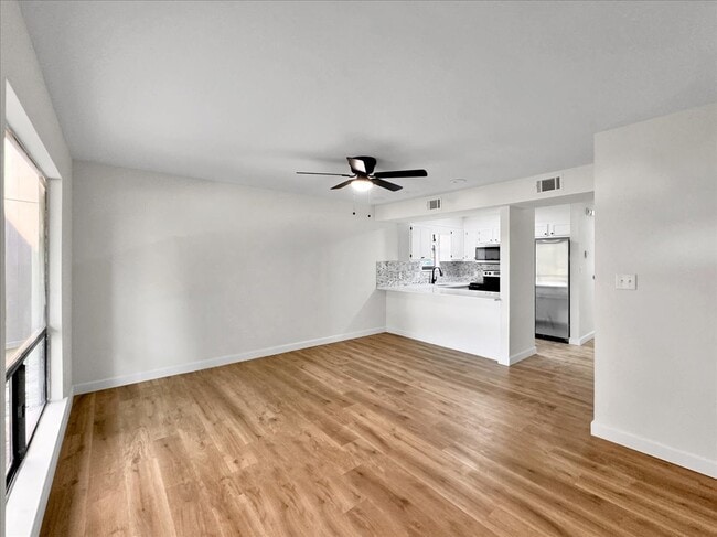 Photo - Flexible Lease Options! 2BR/2BA Townhome w... Unidad 8