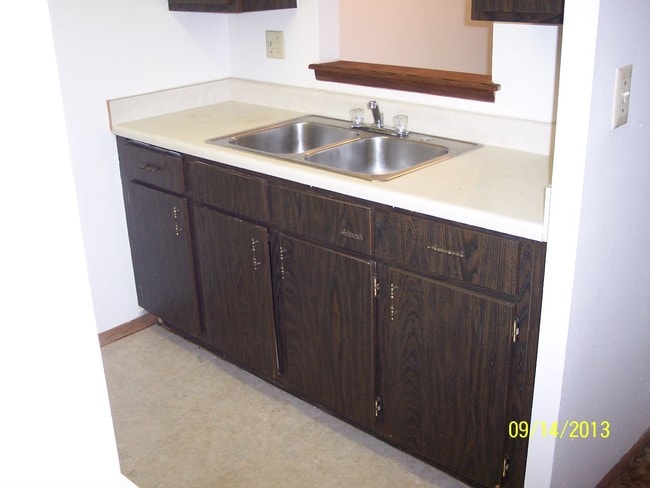 Building Photo - 10628 W Bobolink Ave Unit 8