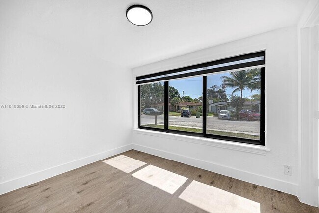 Photo - 12400 NE 11th Ct Unidad 1