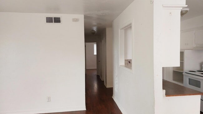 Photo - 933 W Rulane Dr