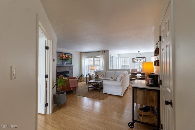 Photo - 889 Holborn Rd