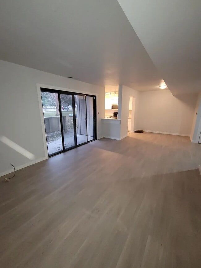 Building Photo - 2127 Melrose Dr Unit 2127 Melrose Drive Rental