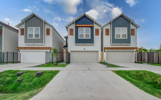 Photo - 1052 Mansfield St