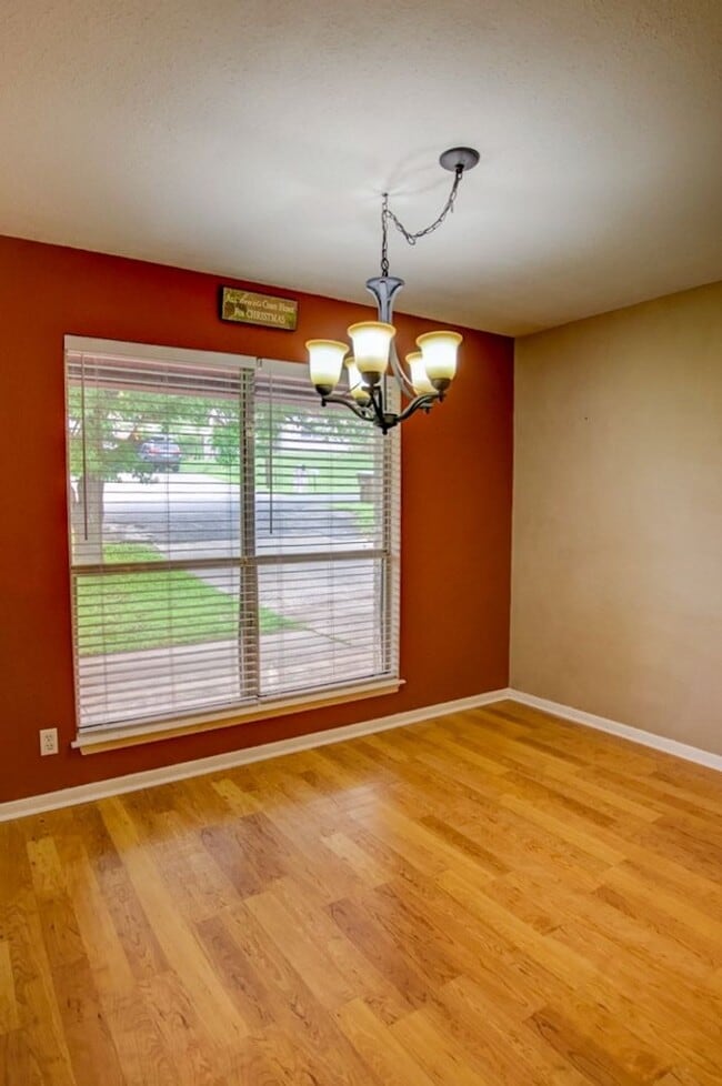 Photo - 403 Earl Dr