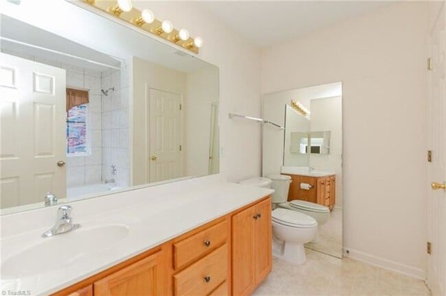 Photo - 902 Satinwood Dr
