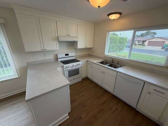 Photo - 1310 Lesley Ct