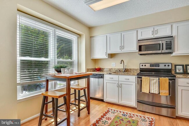 Building Photo - 1417 Newport Spring Ct