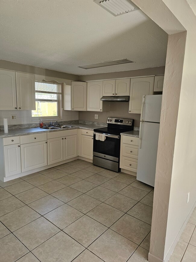 Photo - 4911 Lake Ridge Ln