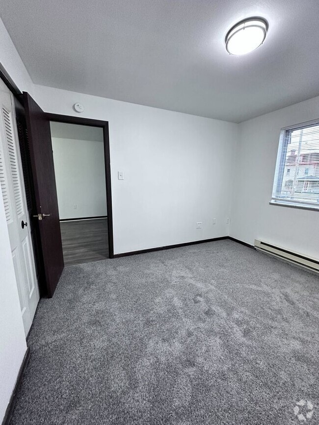 Building Photo - 1 Bedroom 1 Bathroom located in the heart ... Unit Jefferson Trace 7-38 Rental