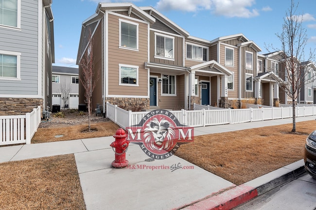 Photo - 3 Bed 2.5 Bath Townhome in Bluffdale