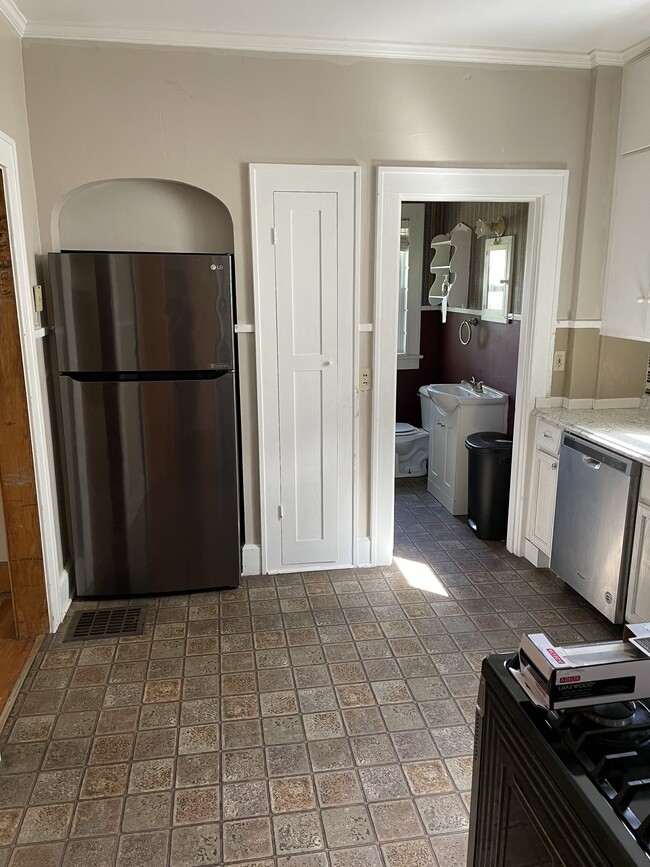 Kitchen 2 - 42 Grosvenor St