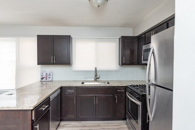 3058 N Kostner Ave Unit 2W