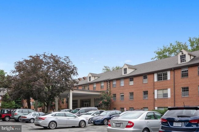 Photo - 5301 Westbard Cir Unit 419