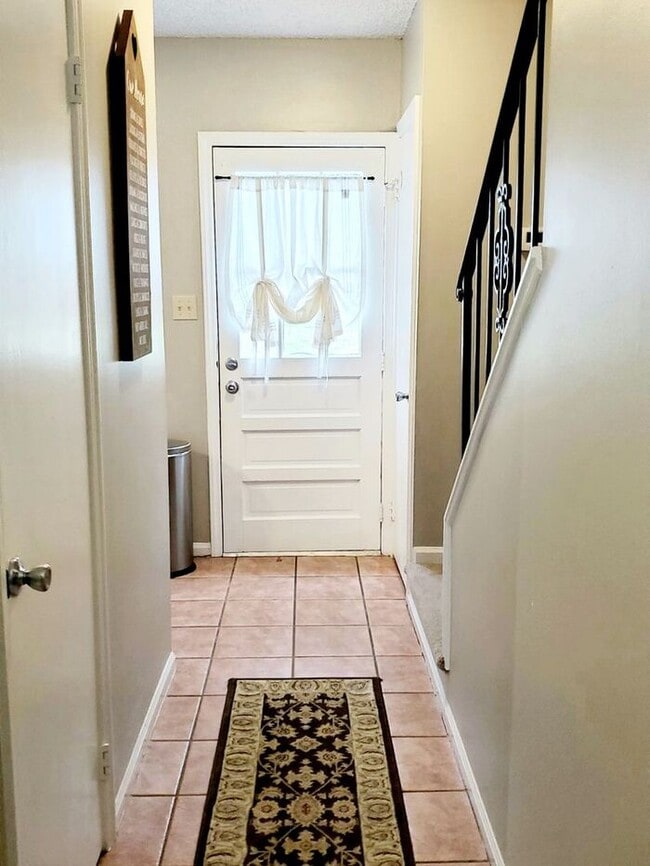 Charming 2 bedroom 1 bath duplex on Park Rd