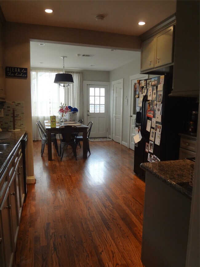 Photo - 307 E 28th St