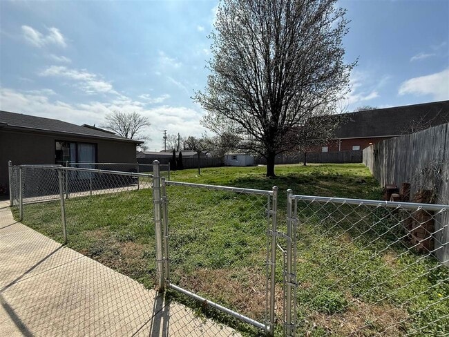 Photo - 891 E 10th Ave