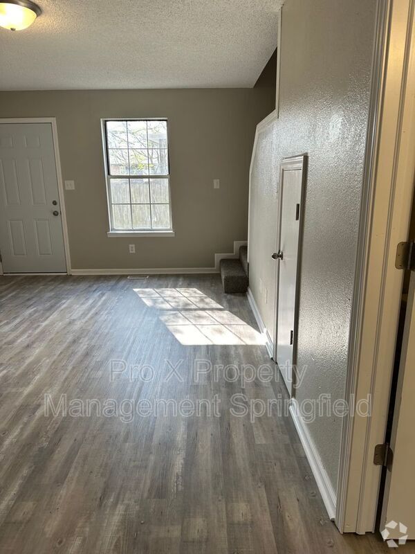 Building Photo - 214 W Madison St Unit B Rental