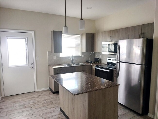 Building Photo - 4905 N Hiawatha Dr Unit 1 Rental