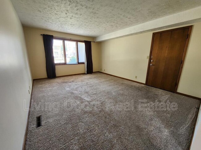 Photo - 2037 South St