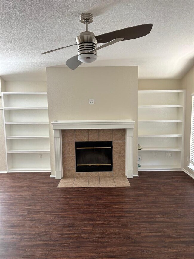 Photo - 1403 Haley Gray Dr