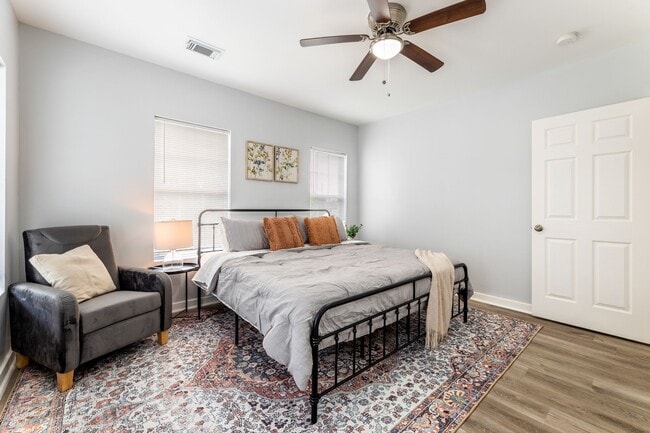 Photo - 2805 Isabella St