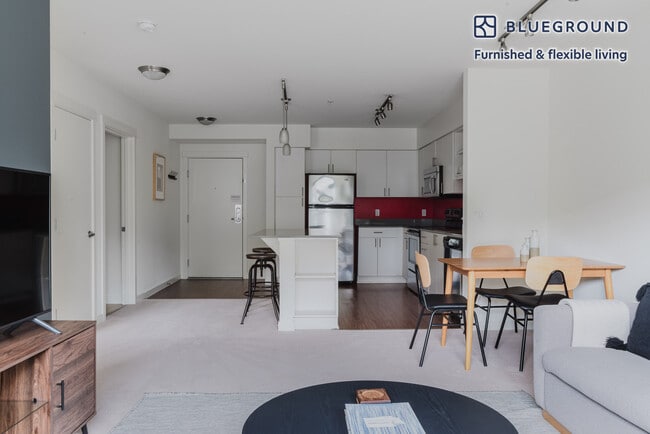 Photo - 330 3rd Ave W Unidad FL5-ID764