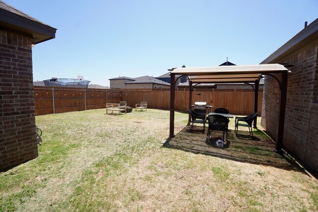 Photo - 4 Bedroom 2 bath in Hatton Place!